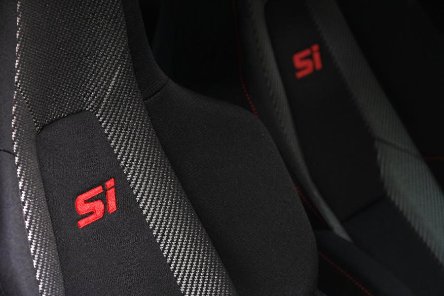 Детали интерьера Honda Civic Si Coupe (FC) 2019 года  (NA) (фото 28 из 30)